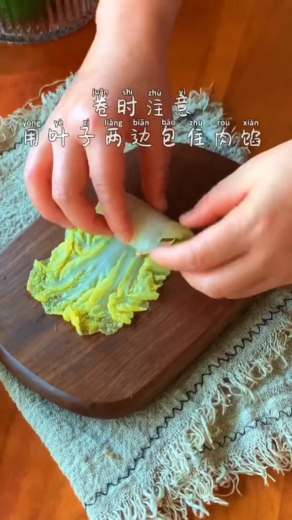 白菜肉卷的做法-家常味炒菜譜