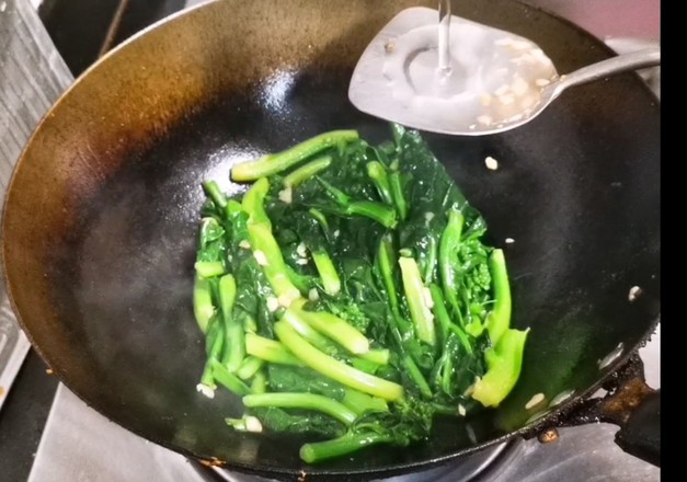 蒜蓉炒芥蘭的做法-家常味炒菜譜