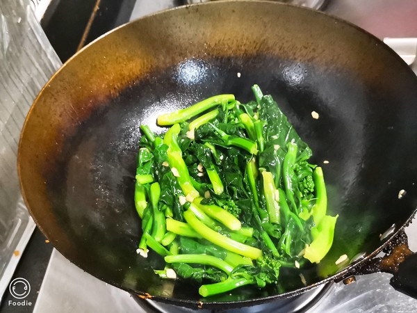 蒜蓉炒芥蘭的做法-家常味炒菜譜