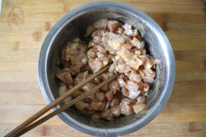 家庭版宮保雞丁的做法-家常味炒菜譜