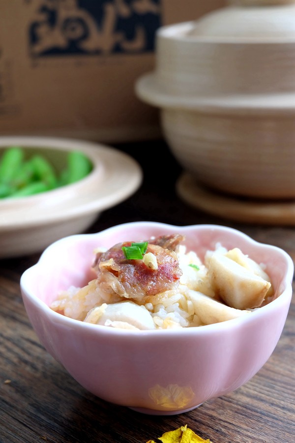 芋頭臘腸煲仔飯+白灼菜心的做法-家常味煲菜譜