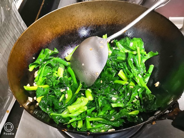 蒜蓉炒芥蘭的做法-家常味炒菜譜