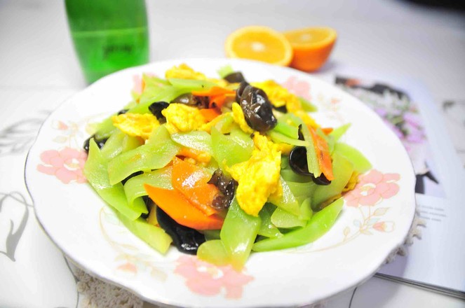 萵筍炒雞蛋的做法-家常味炒菜譜