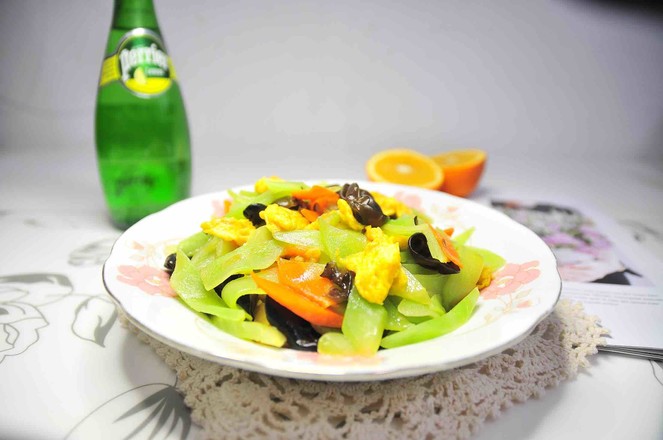 萵筍炒雞蛋的做法-家常味炒菜譜