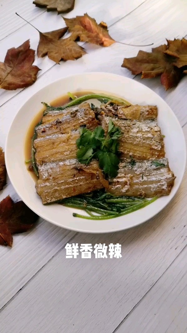 茼蒿燉帶魚的做法-咸鮮味燉菜譜