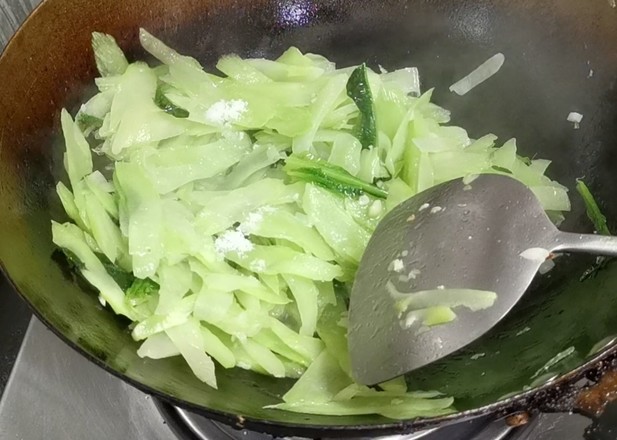 萵筍炒肉的做法-家常味炒菜譜