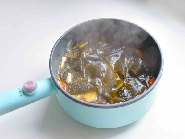 海帶燉魚的做法-咸鮮味燉菜譜