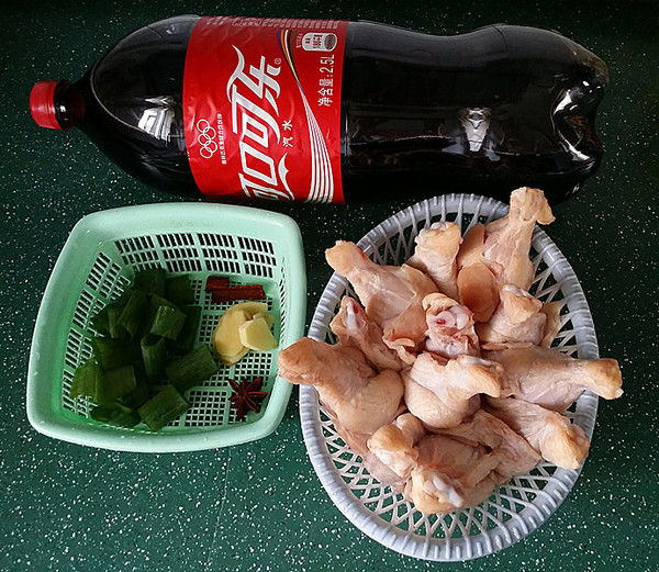 可樂雞翅根的做法-咸鮮味燒菜譜-易網<a href=http://www.gyfww.com/ target=_blank class=infotextkey>健康養生</a>網 可樂雞翅根的做法-咸鮮味燒菜譜