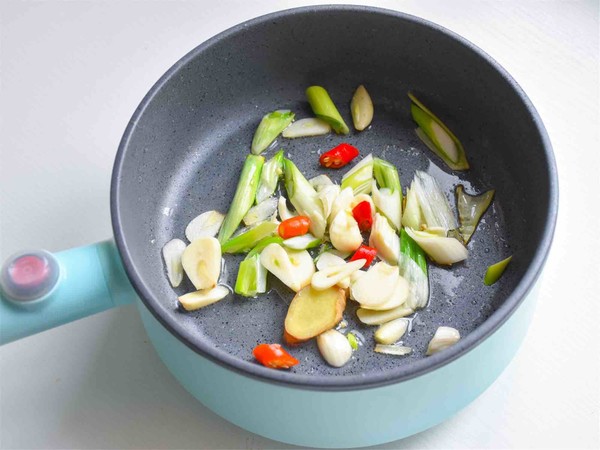 海帶燉魚的做法-咸鮮味燉菜譜