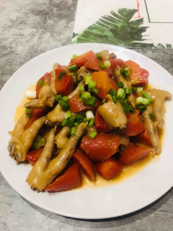 胡蘿卜燒雞爪的做法-家常味燒菜譜