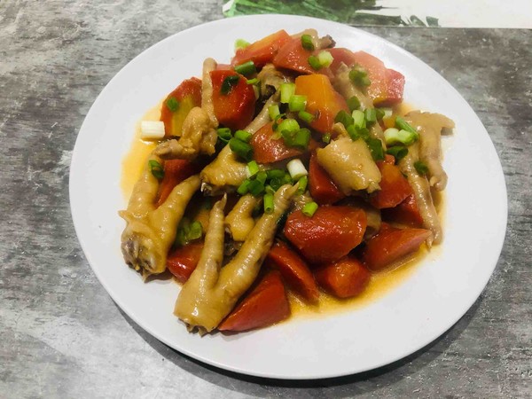 胡蘿卜燒雞爪的做法-家常味燒菜譜