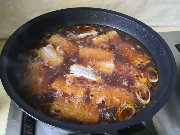 茼蒿燉帶魚的做法-咸鮮味燉菜譜