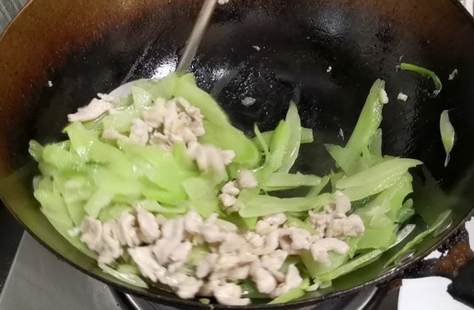 萵筍炒肉的做法-家常味炒菜譜