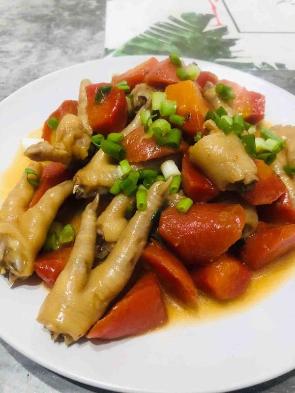 胡蘿卜燒雞爪的做法-家常味燒菜譜
