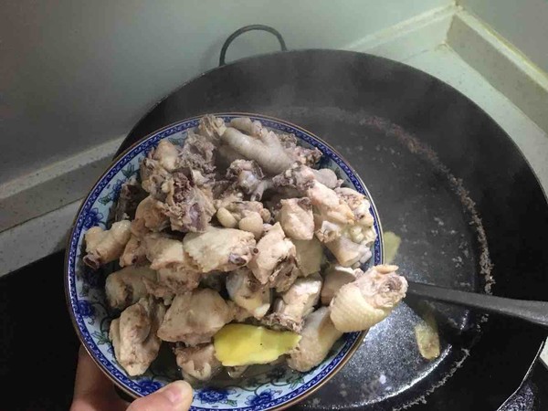 黃燜雞米飯的做法-咸鮮味燒菜譜-易網健康養生網 黃燜雞米飯的做法-咸鮮味燒菜譜