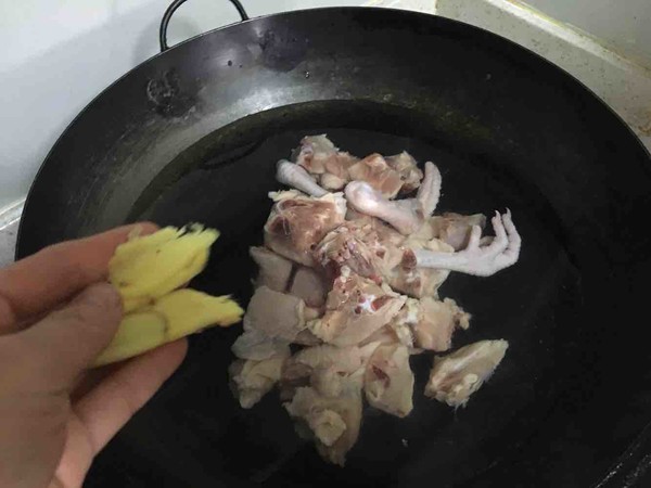 黃燜雞米飯的做法-咸鮮味燒菜譜-易網健康養生網 黃燜雞米飯的做法-咸鮮味燒菜譜