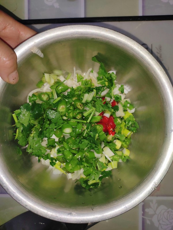 雞腿拌的做法-酸辣味拌菜譜