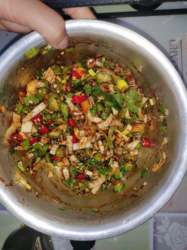 雞腿拌的做法-酸辣味拌菜譜