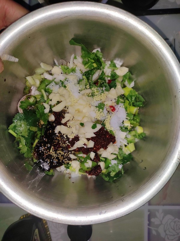 雞腿拌的做法-酸辣味拌菜譜