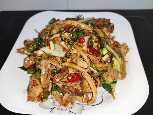 雞腿拌的做法-酸辣味拌菜譜