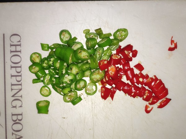 雞腿拌的做法-酸辣味拌菜譜