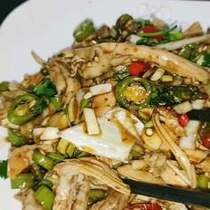 雞腿拌的做法-酸辣味拌菜譜