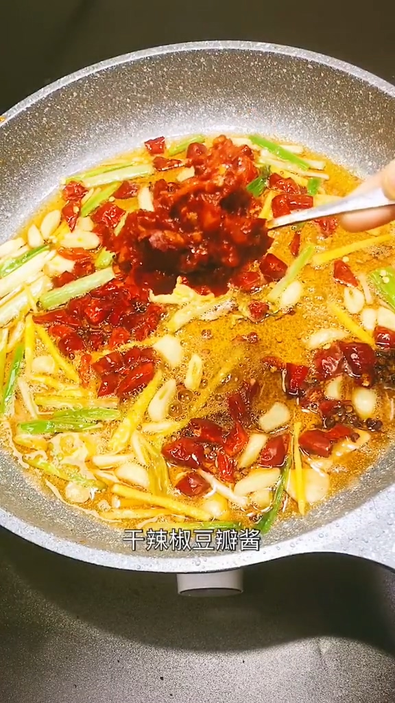 干鍋蝦的做法-香辣味炒菜譜