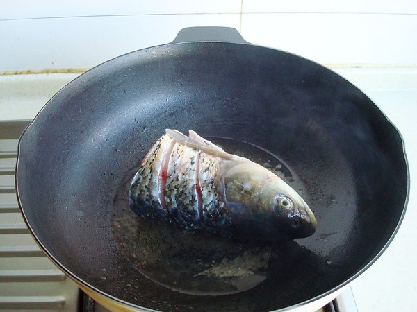 豆腐燉魚頭的做法-家常味燉菜譜