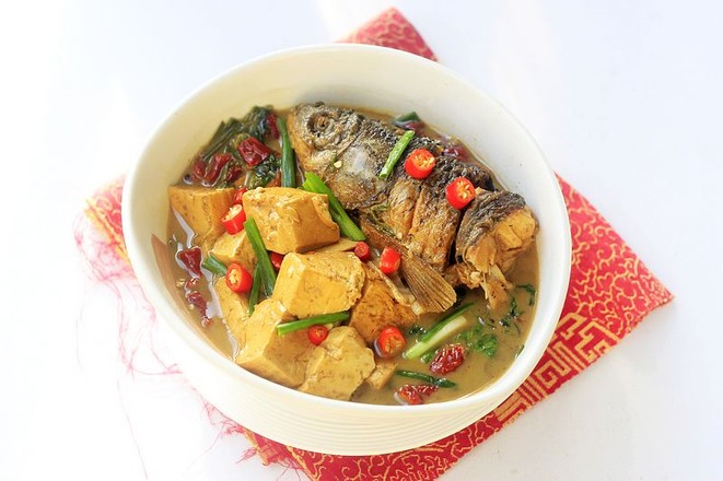 豆腐燉魚頭的做法-家常味燉菜譜