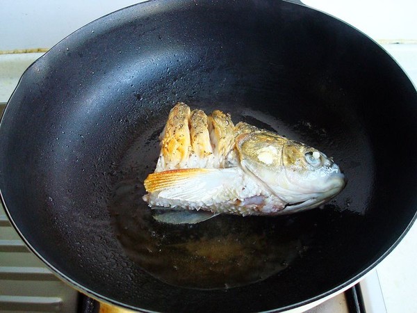 豆腐燉魚頭的做法-家常味燉菜譜