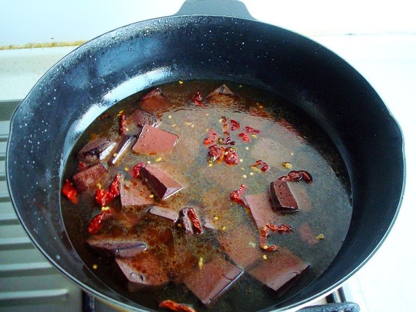 黃心菜燉血塊的做法-家常味燉菜譜