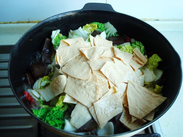 黃心菜燉血塊的做法-家常味燉菜譜