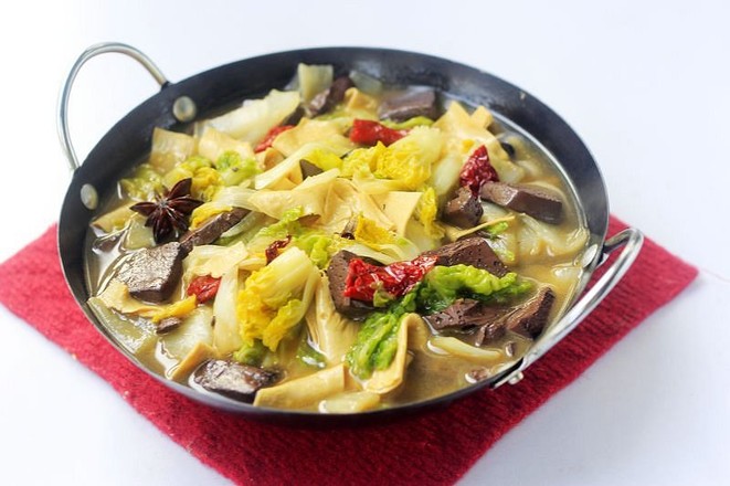 黃心菜燉血塊的做法-家常味燉菜譜