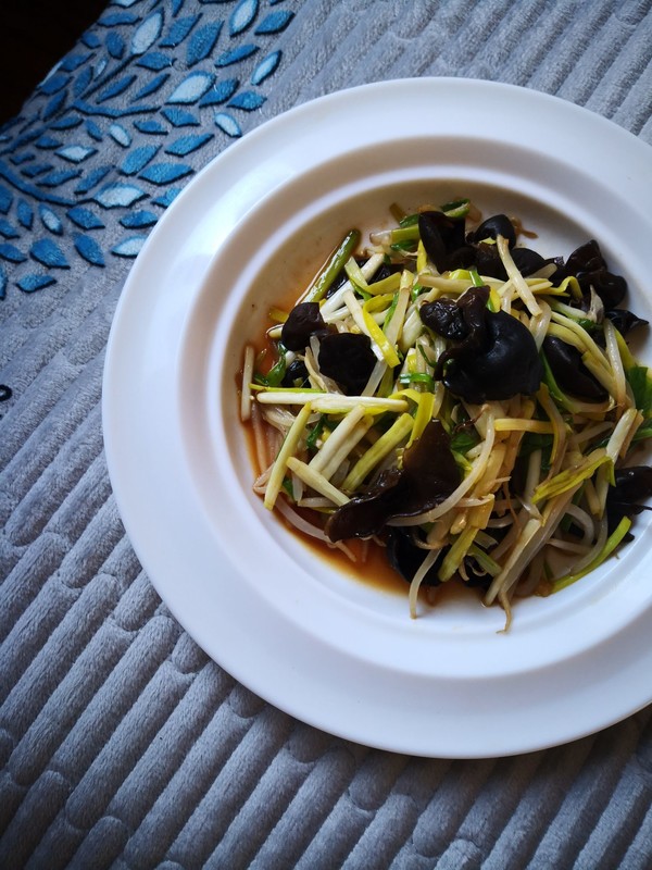 綠豆芽炒蒜苗的做法-家常味炒菜譜-易網健康養生網 綠豆芽炒蒜苗的做法-家常味炒菜譜