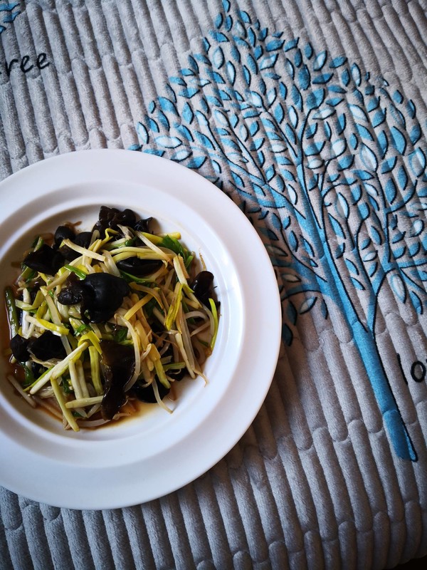 綠豆芽炒蒜苗的做法-家常味炒菜譜-易網健康養生網 綠豆芽炒蒜苗的做法-家常味炒菜譜