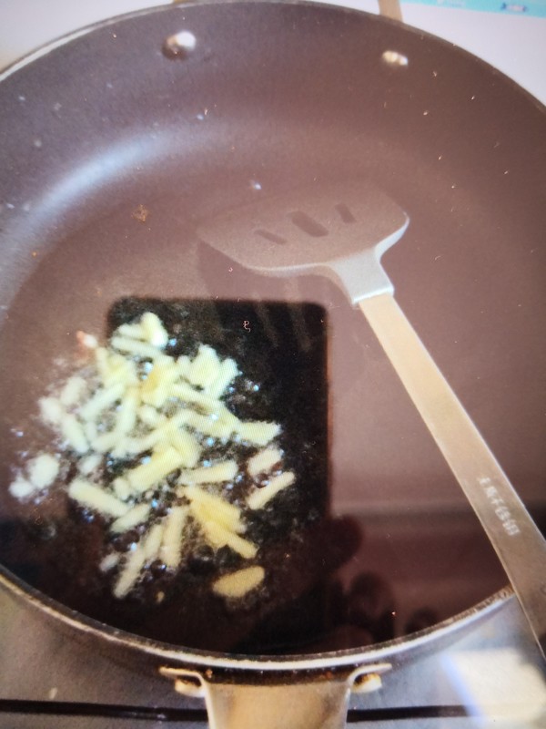 綠豆芽炒蒜苗的做法-家常味炒菜譜-易網健康養生網 綠豆芽炒蒜苗的做法-家常味炒菜譜