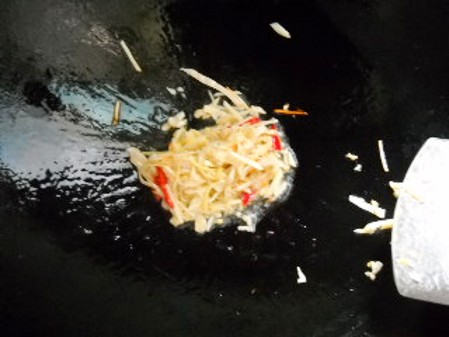 五彩酸辣魔芋絲的做法-酸辣味炒菜譜