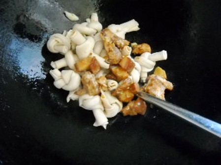 千張結筍干冬瓜煲的做法-家常味煲菜譜-易網健康養生網 千張結筍干冬瓜煲的做法-家常味煲菜譜