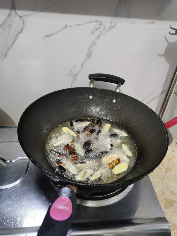 干煸蠶蛹的做法-香辣味炒菜譜