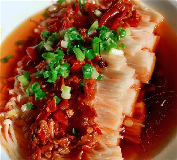 剁椒蒸金針菇的做法-香辣味蒸菜譜