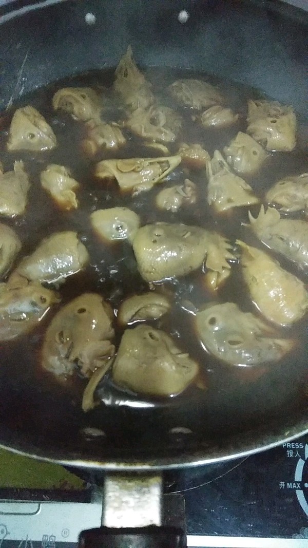 燉雞頭的做法-家常味燉菜譜