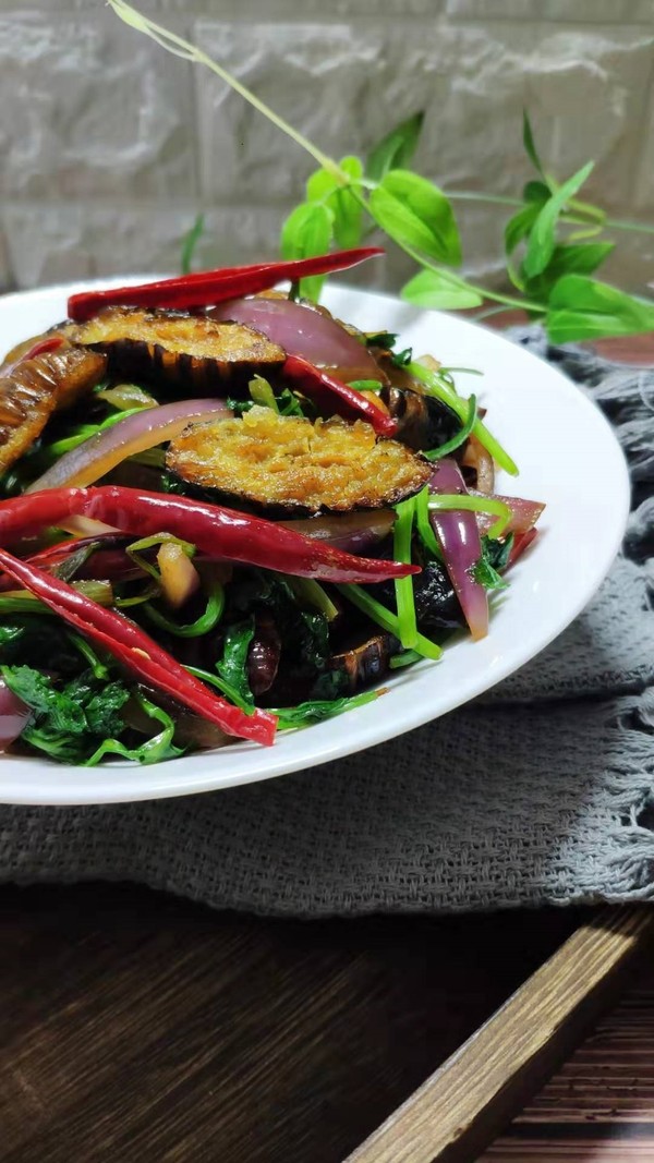 干煸蠶蛹的做法-香辣味炒菜譜