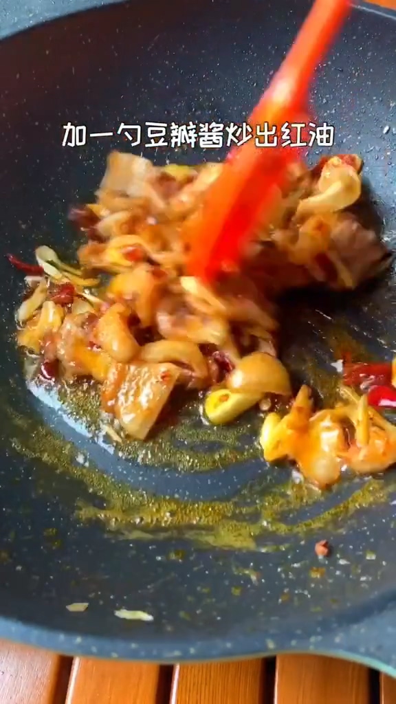 干鍋蘿卜片的做法-家常味炒菜譜