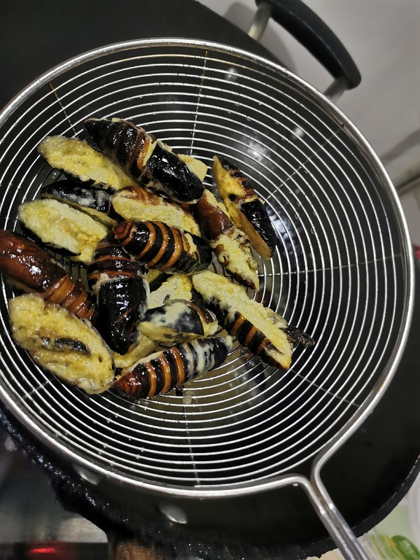 干煸蠶蛹的做法-香辣味炒菜譜