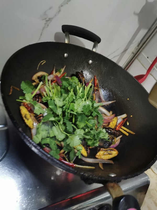 干煸蠶蛹的做法-香辣味炒菜譜