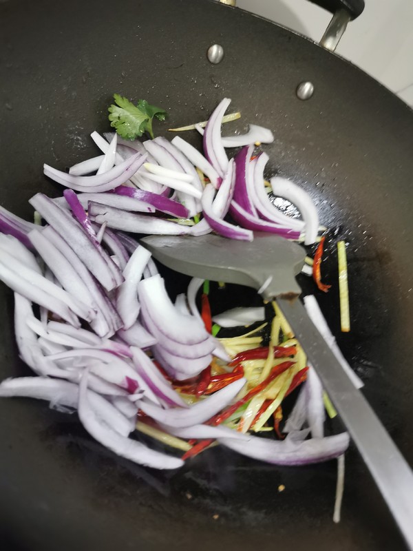 干煸蠶蛹的做法-香辣味炒菜譜