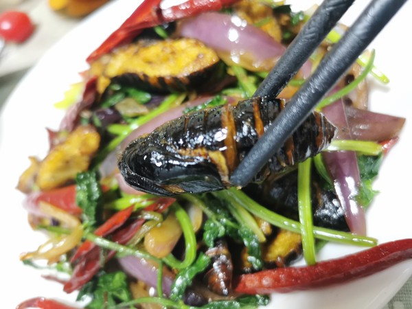 干煸蠶蛹的做法-香辣味炒菜譜