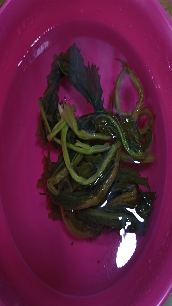 雪菜肉絲炒年糕的做法-咸鮮味炒菜譜