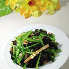 黑木耳香干炒芹菜的做法-家常味炒菜譜