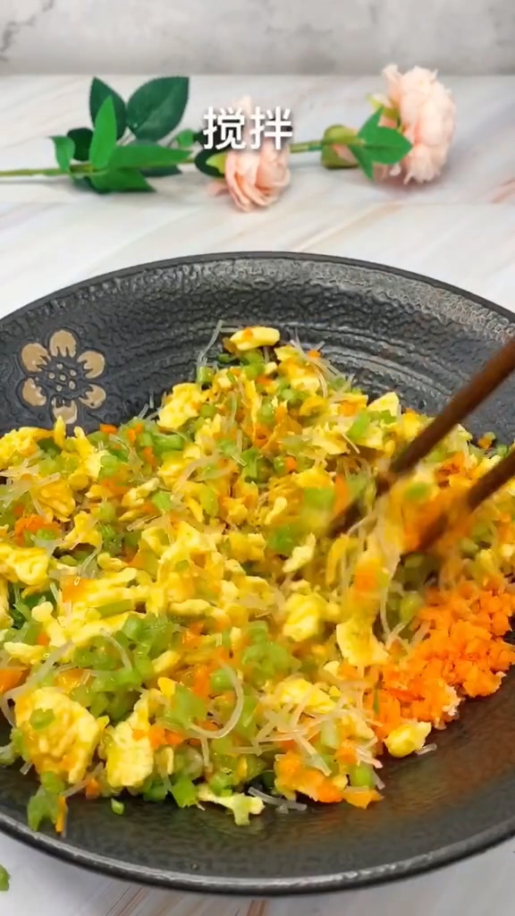 春卷的做法-家常味炸菜譜-易網(wǎng)<a href=http://www.gyfww.com/ target=_blank class=infotextkey>健康養(yǎng)生</a>網(wǎng) 春卷的做法-家常味炸菜譜